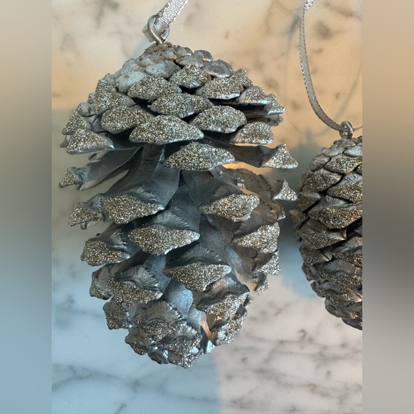 Handcrafted Natural Pinecone Christmas Ornaments - Picture 4 of 4